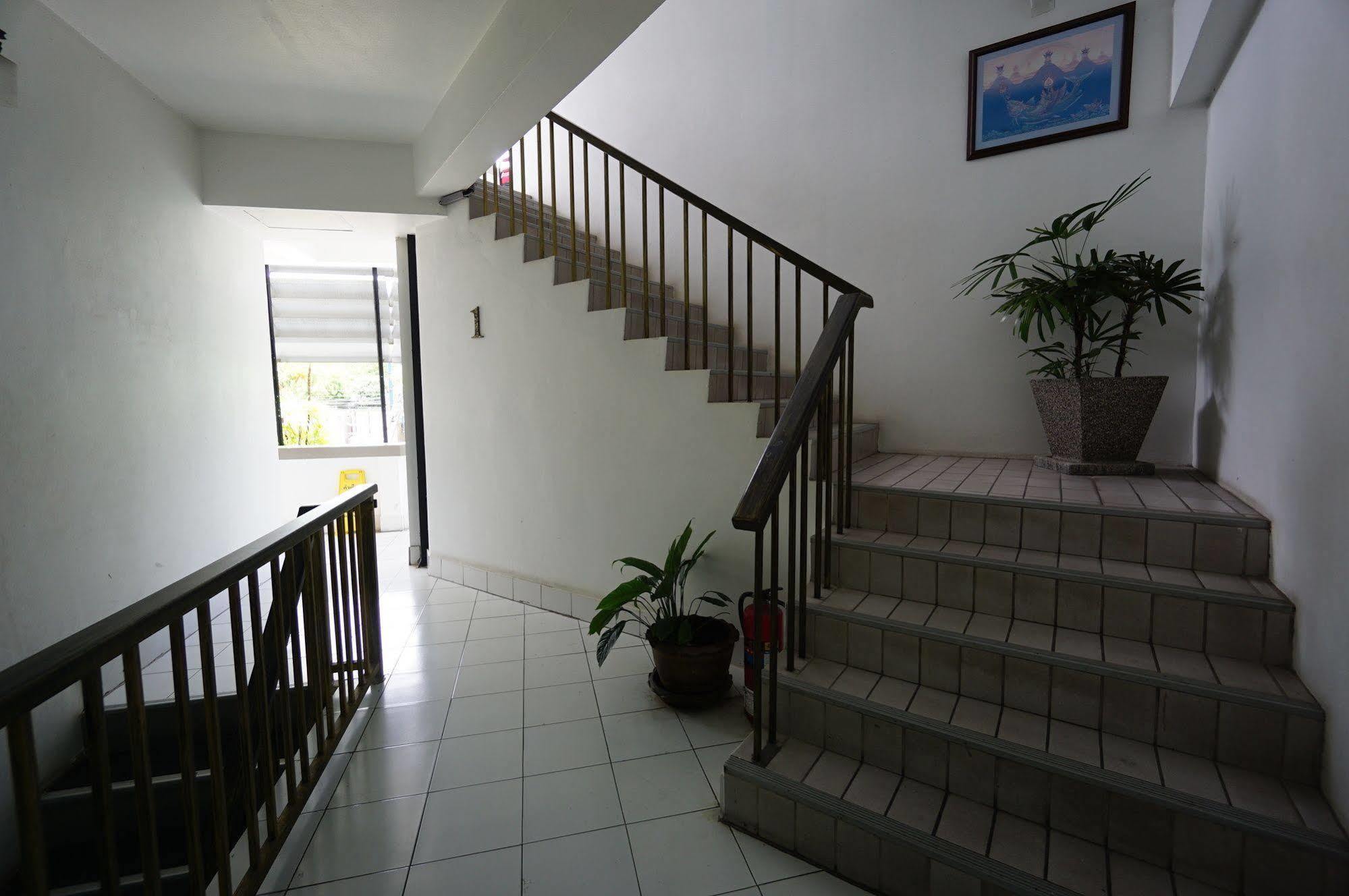 The Auto Place Phuket Extérieur photo