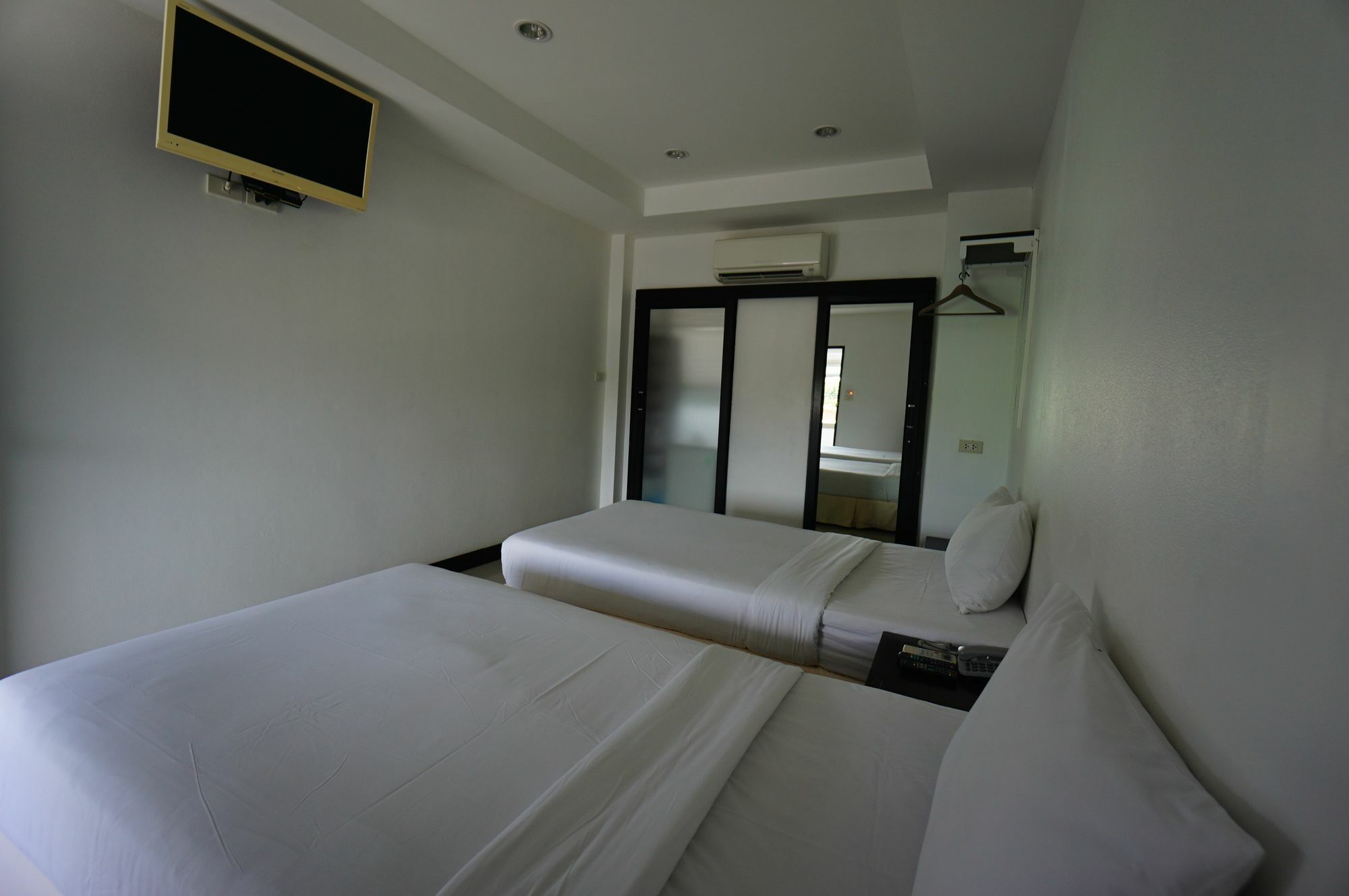 The Auto Place Phuket Extérieur photo