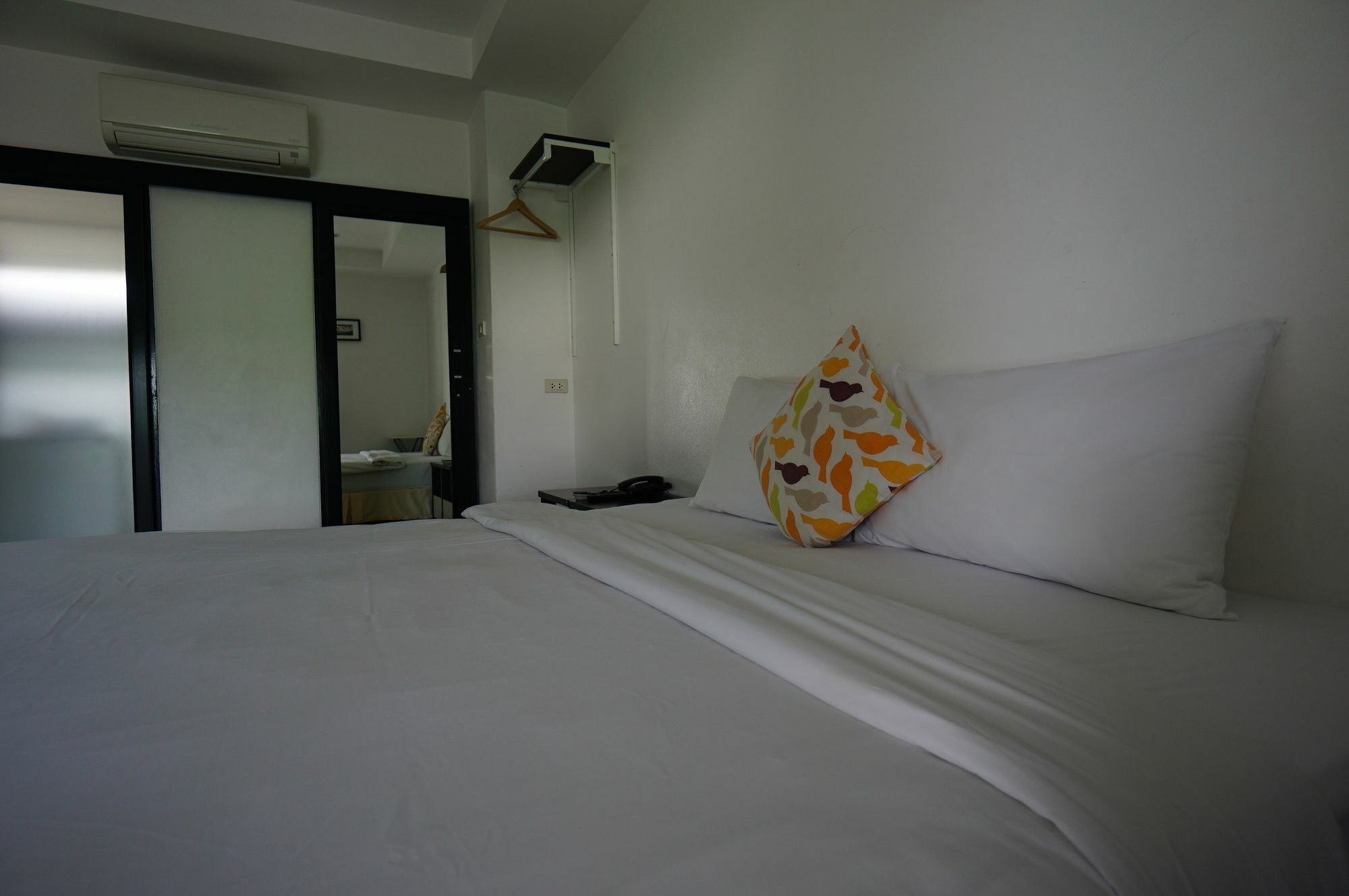 The Auto Place Phuket Extérieur photo